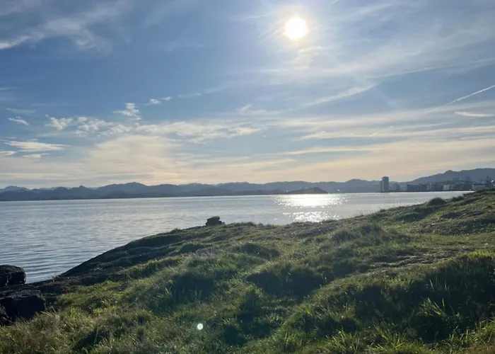 Lovely In Maritime Surroundings Near Leilighet